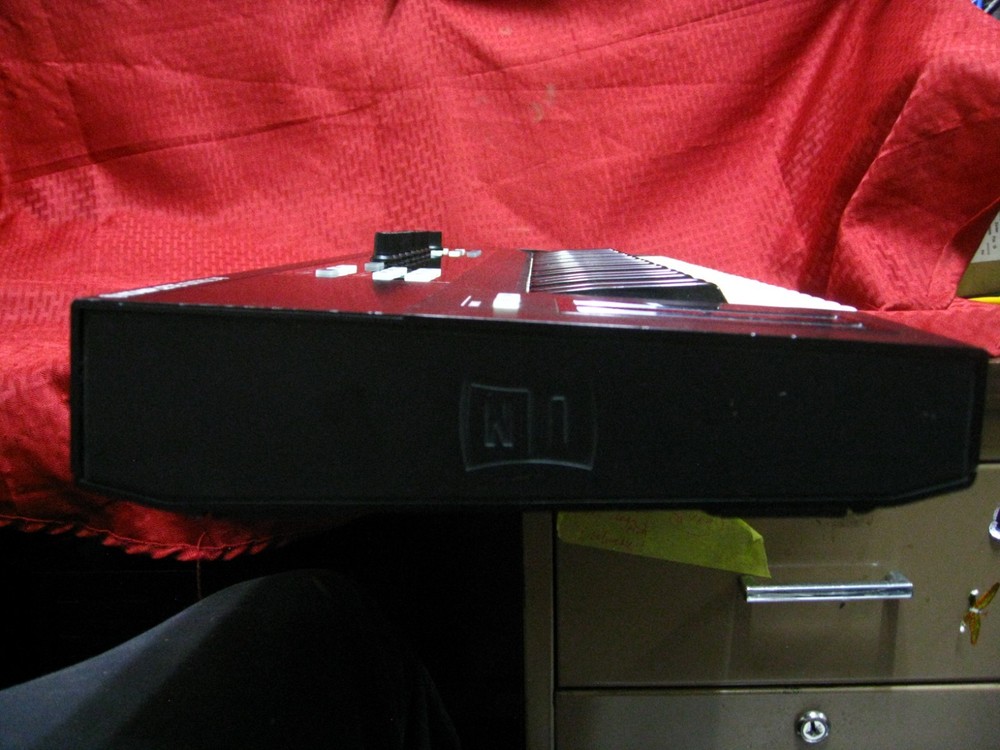 Native Instruments Komplete Kontrol S49 MK1 MIDI Keyboard Controller