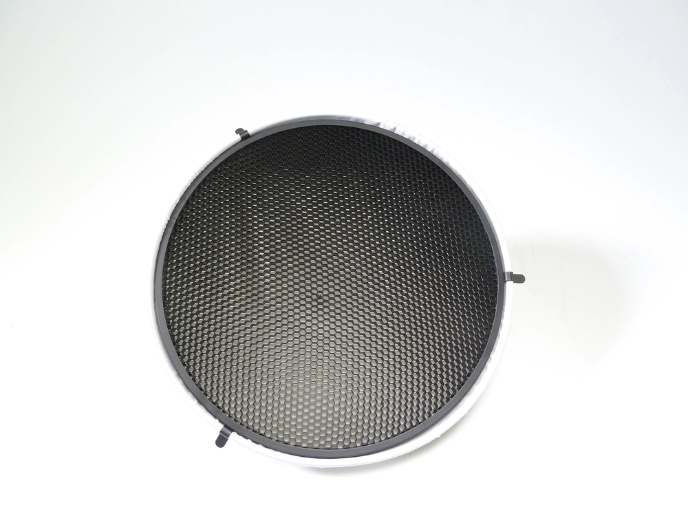 Quantum QF82 Beauty Dish w/ Grid Diffuser