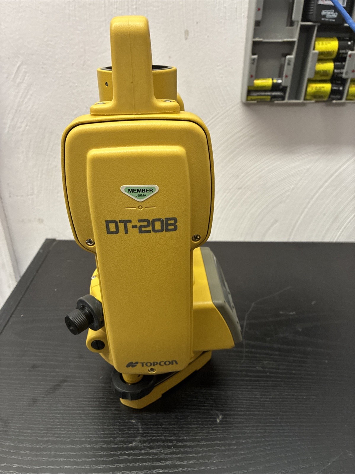 TOPCON DT-20B DIGITAL THEODOLITE, THE BATTERY DOES NOT CHARGE