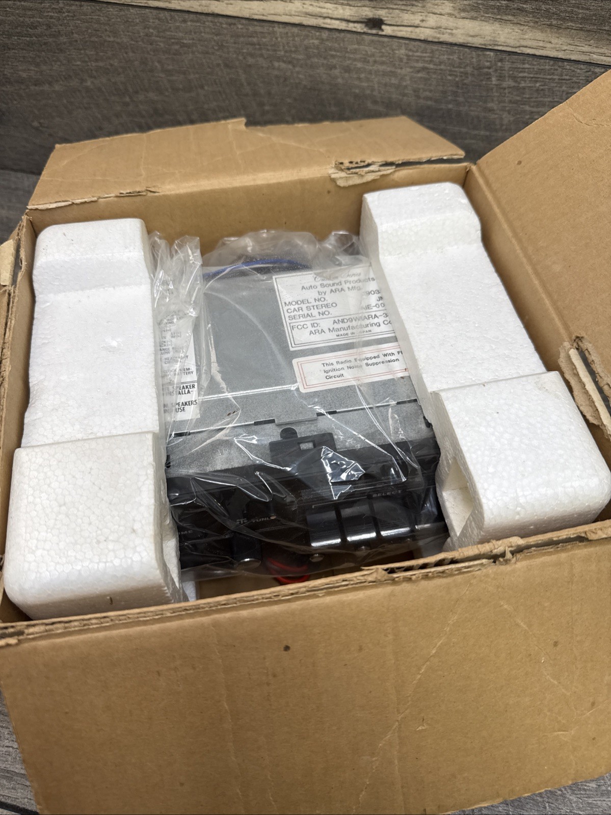 ARA Manufacturing Push Button Car Stereo AM FM Radio Black JMX12 NOS / UNTESTED