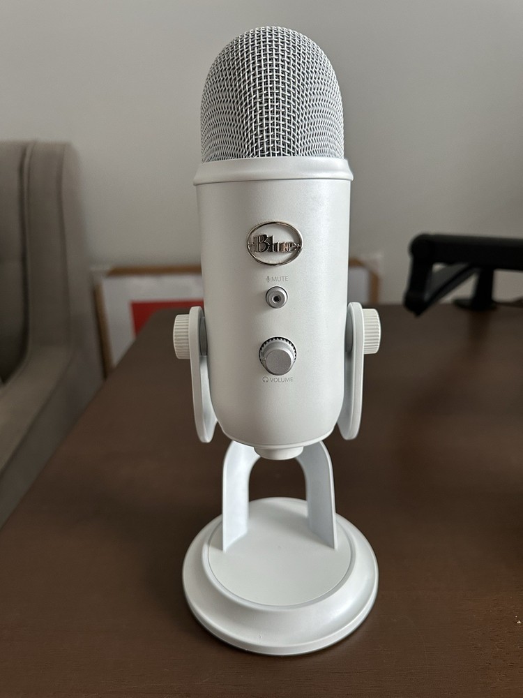 Blue Yeti USB Mic White Mist