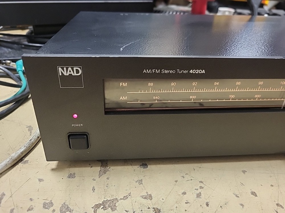 NAD 4020A FM Stereo Tuner