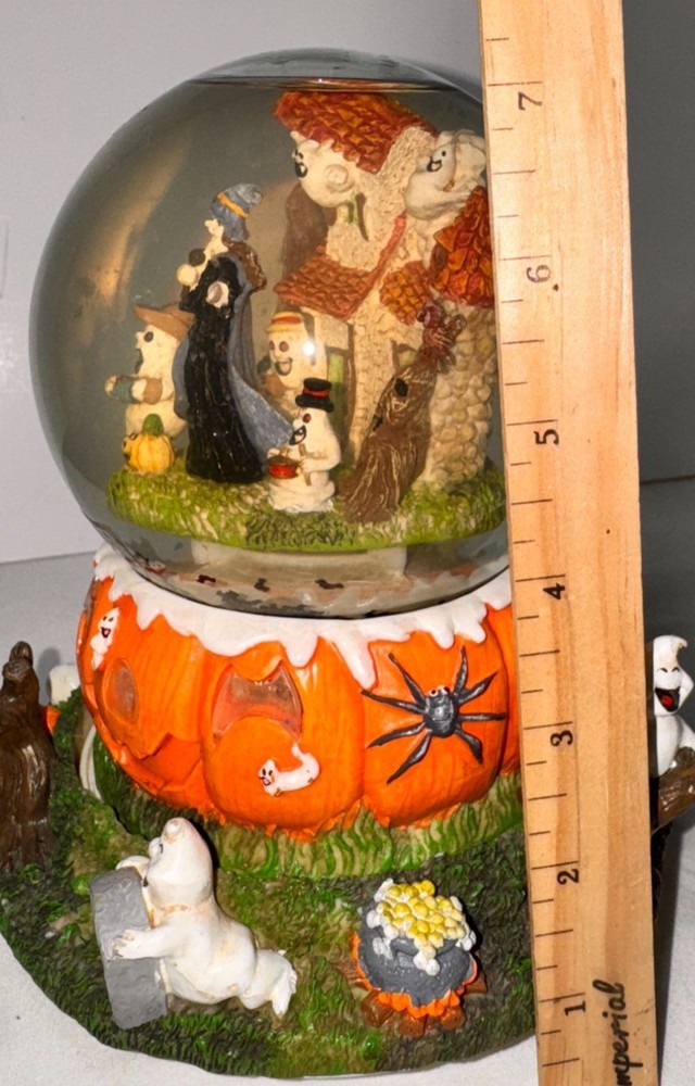 Halloween Pumpkin musical movement Snow Globe Haunted READ
