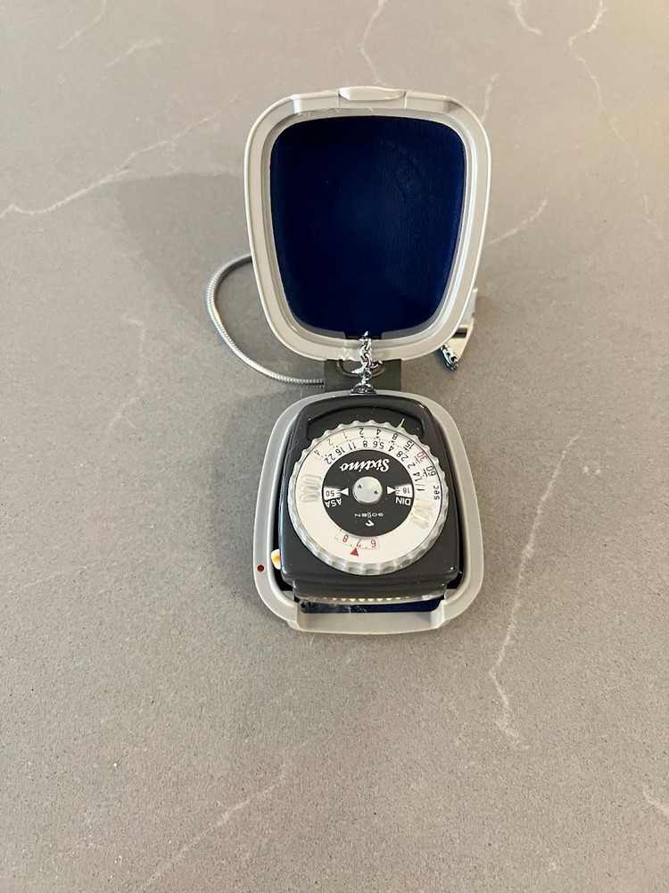 Gossen Sixtino Light Meter w/ Chain