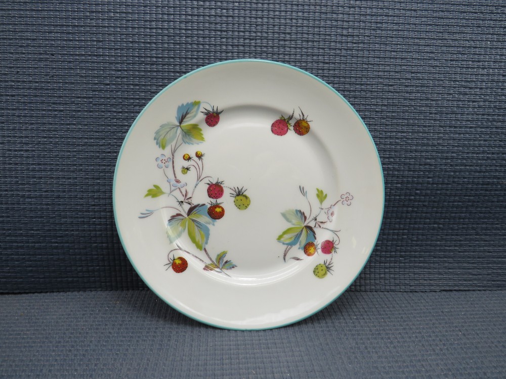 Royal Worcester Dinnerware Strawberry Fair Blue Trim Pattern Bread Plates 6 5/8"