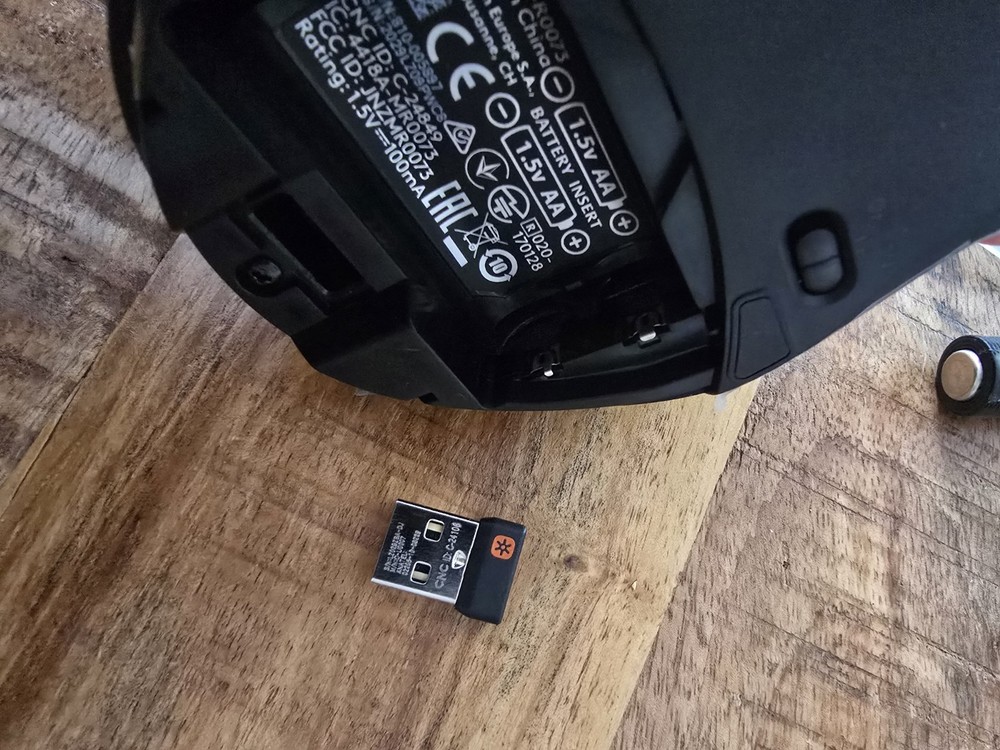 LOGITECH SOLAR KEYBOARD AND MOUSE MK750 NEW OPEN BOX read