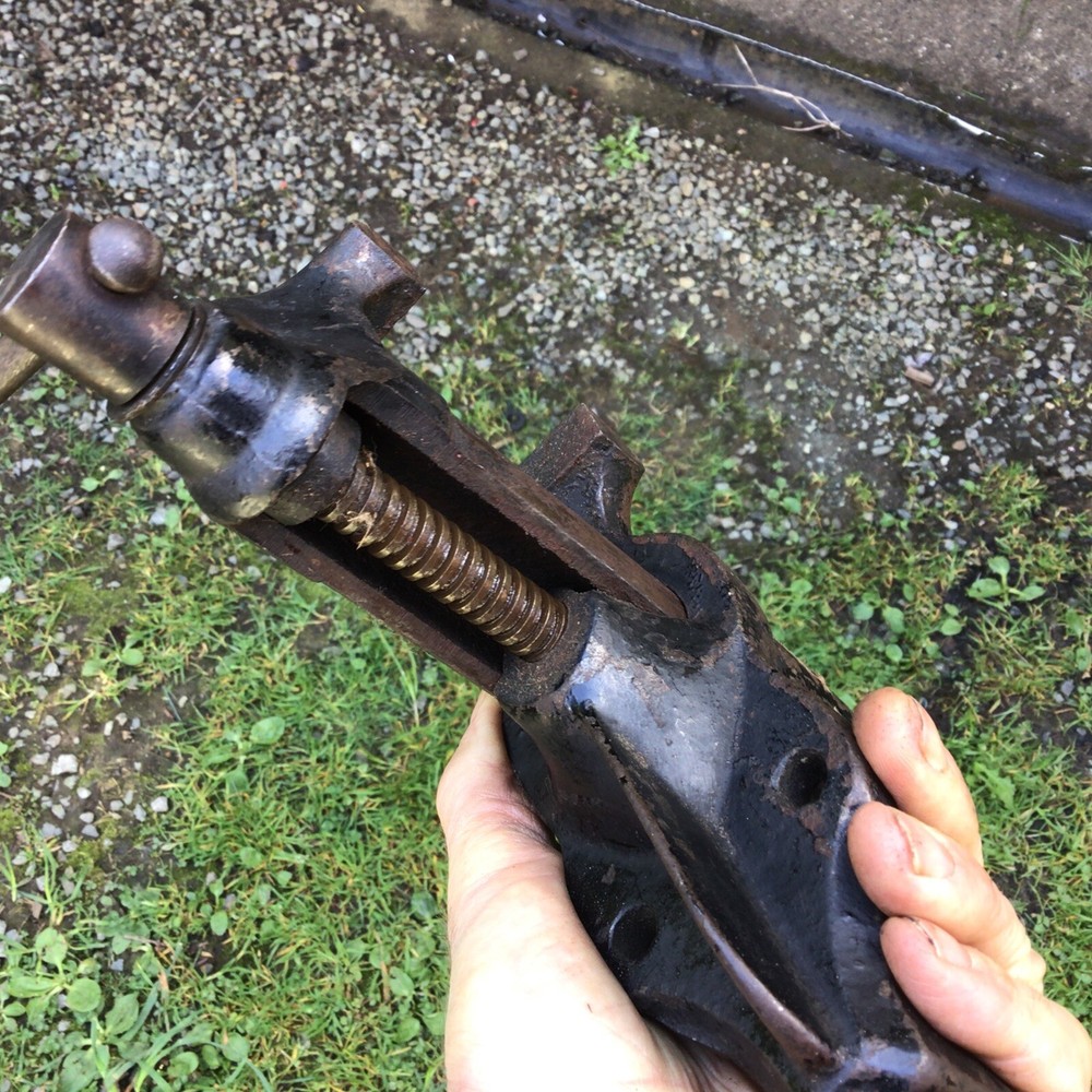 Small 2 1/2 “ Colton style clamp on bench vise. ￼