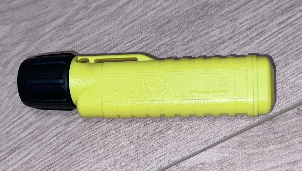 Underwater Kinetics Mini Q40 Dive Flashlight 500Ft Depth