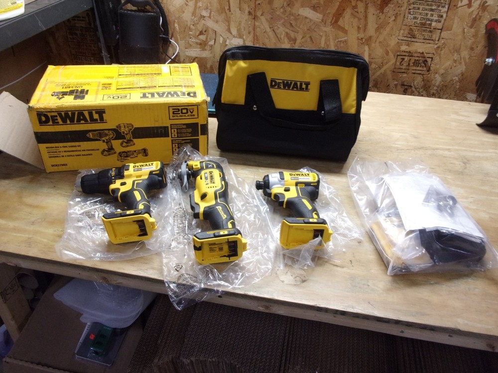 DEWALT 20V 3 TOOL SET-1/2 DRILL, 1/4" IMPACT DRVR, OSC. MULTI TOOL # DCK379D2 ..
