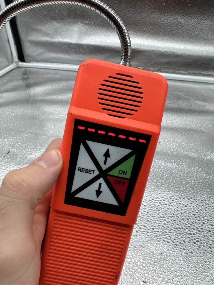 CEN-TECH Halogen leak detector 92514. 13