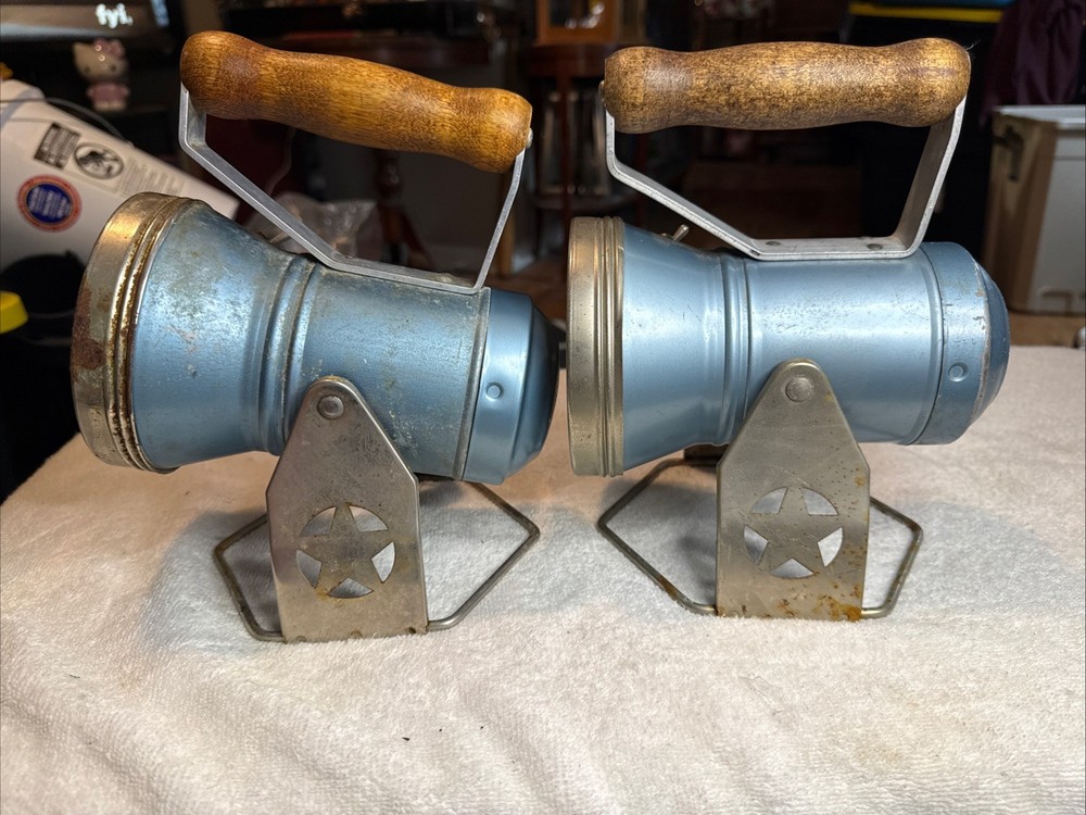 2 VINTAGE STAR RAILROAD HEADLIGHT & LANTERNS BOTH ARE UNTESTED