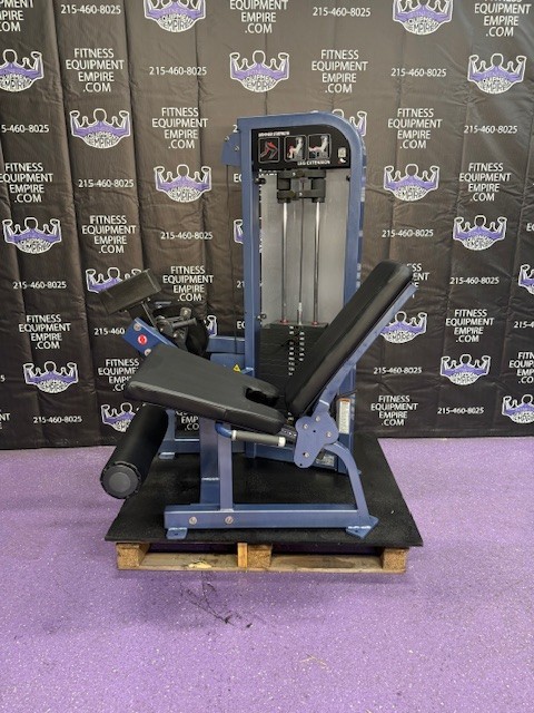 Hammer Strength Select Leg Extension w / 305 Lb Stack