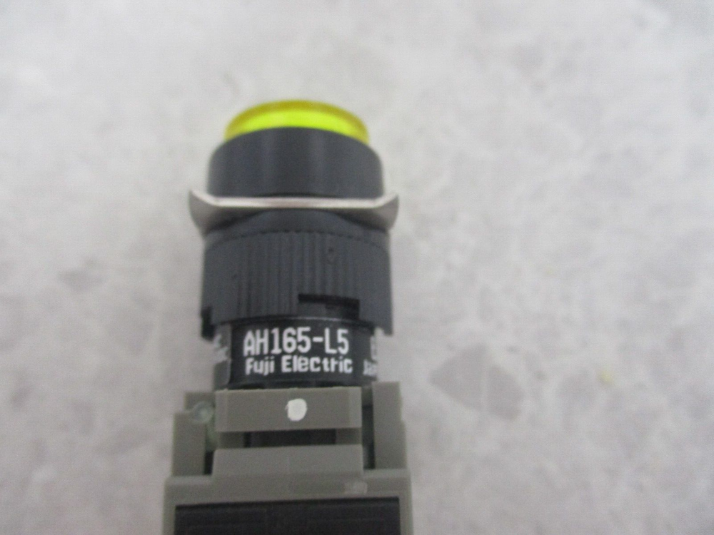 FUJI ELECTRIC AH165-L5 YELLOW PUSH BUTTON, T1631