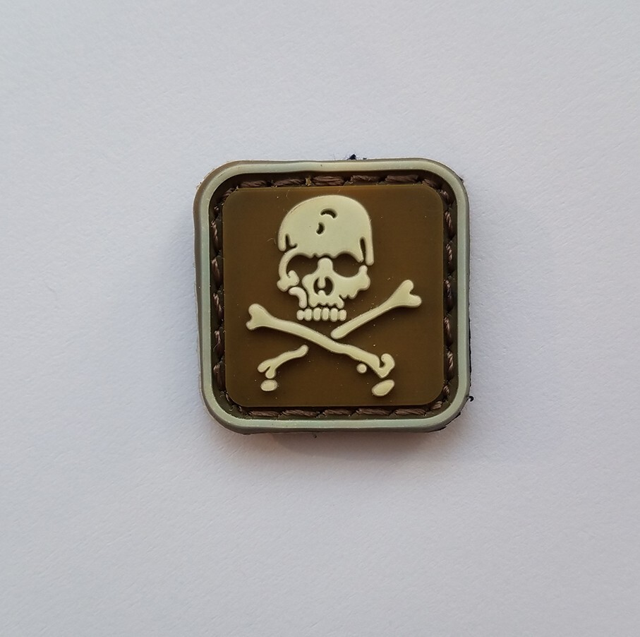 2Pcs 3D Pvc Minin Skull & Bones Crossbones Rubber Hook Loop Patch Badge Tan