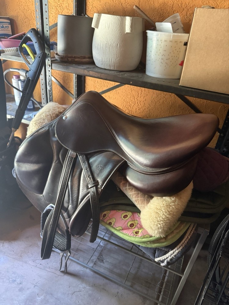 Devoucoux Jumping/Close Contact  Saddle 17.5" Brown