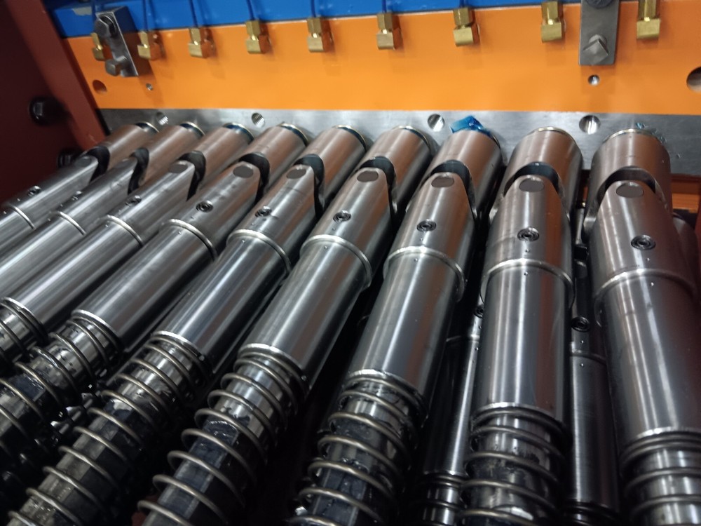 USED HERR VOSS SPINDLES FOR WORK ROLLS ON LEVELER