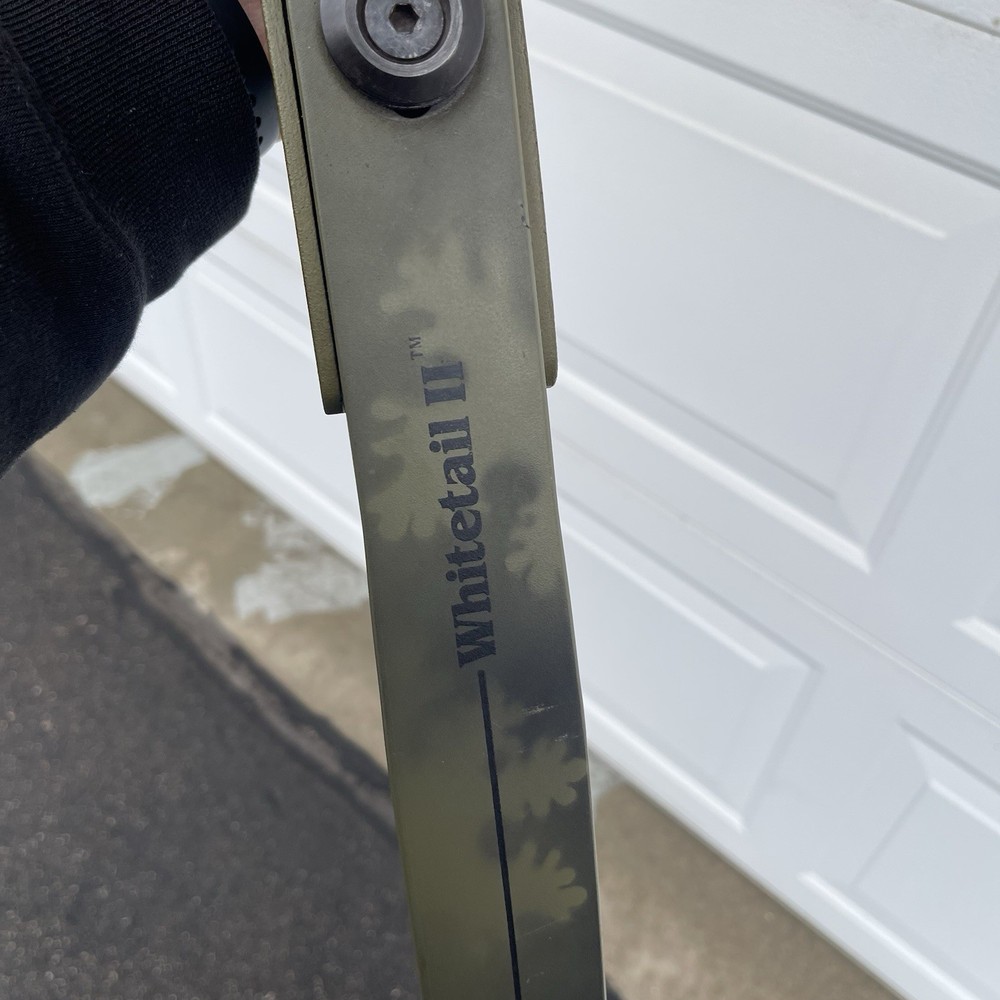 Vintage Bear archery whitetail II compound bow 39" string length