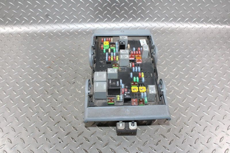 2010-2013 CHEVY AVALANCHE 1500 Engine Fuse Box OEM