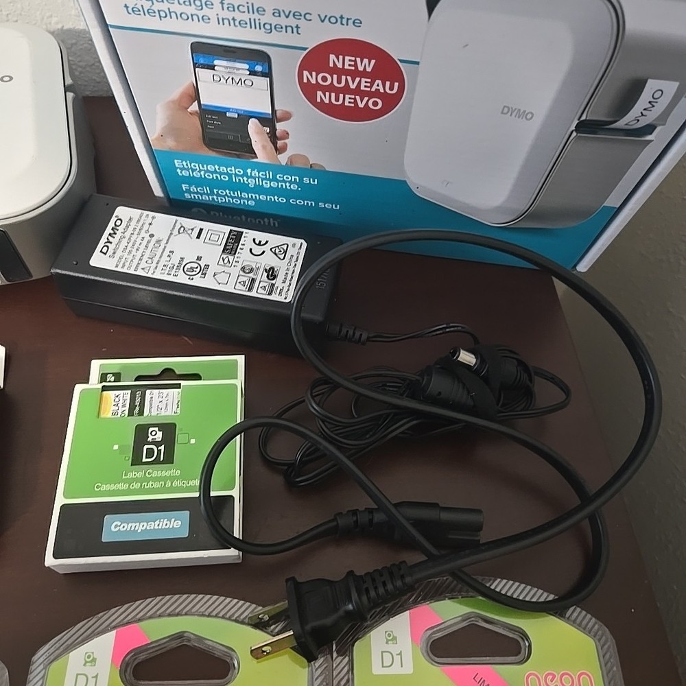 DYMO MobileLabeler Label Maker Bluetooth Bundle 11 New Cartridges 8 Are Neon