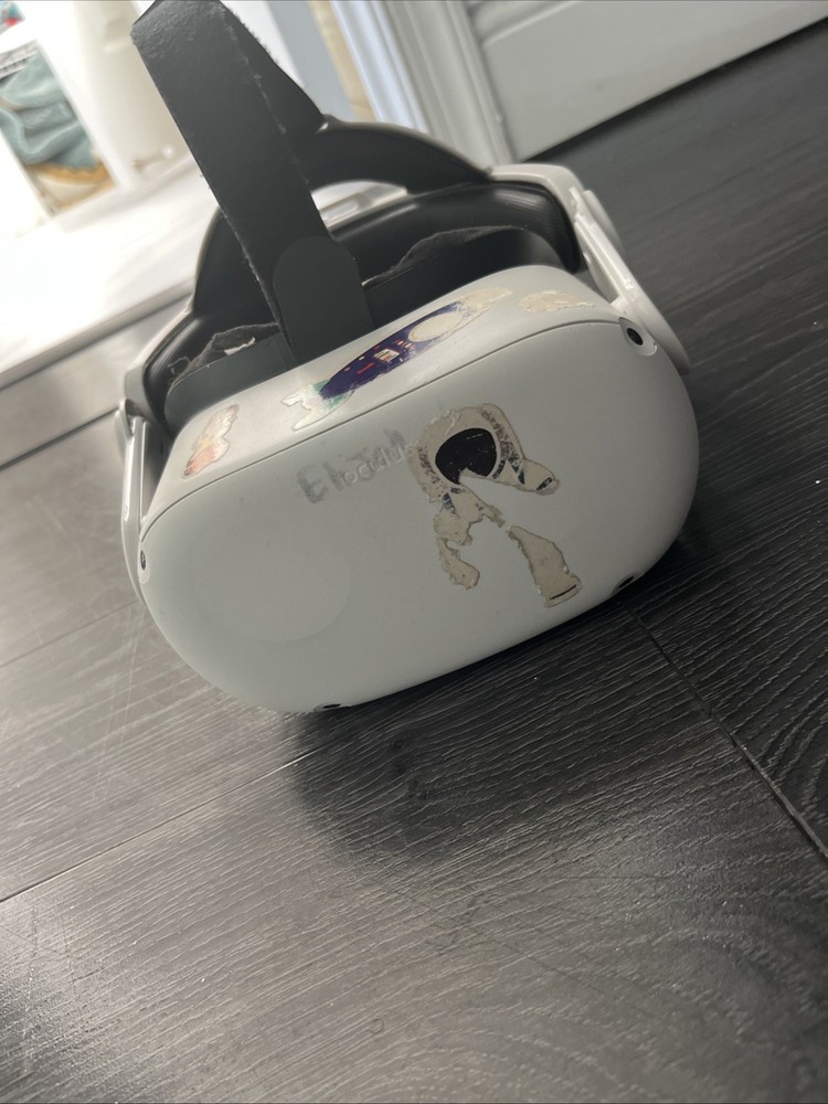 Oculus Quest 2 KW49CM, 128GB, Virtual Reality Headset with Controllers