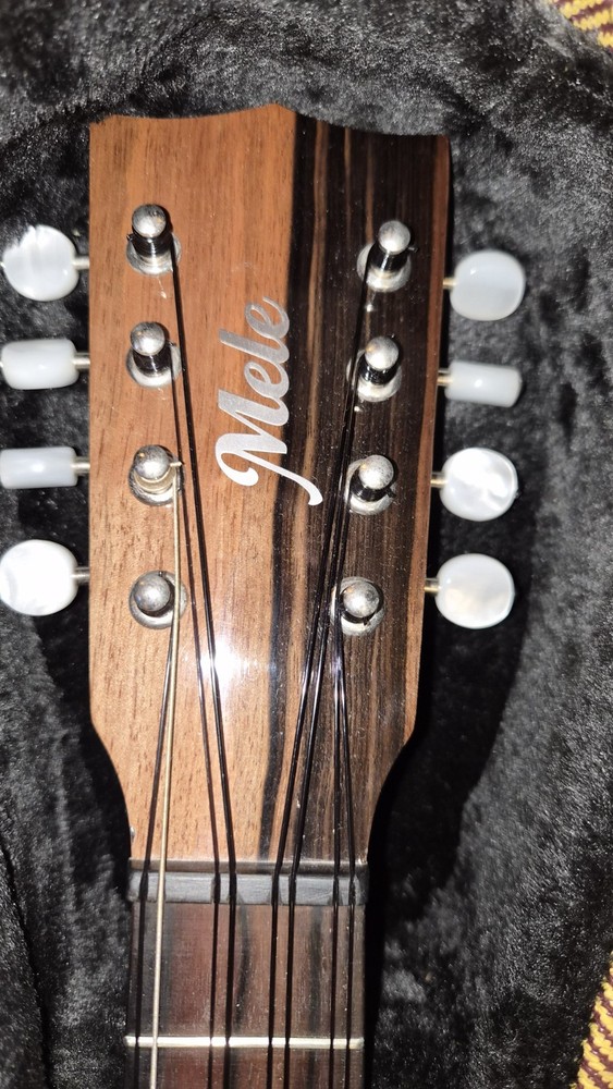 Mele 8-String Handcrafted Mango Ukulele Natural Finish with Hard Case