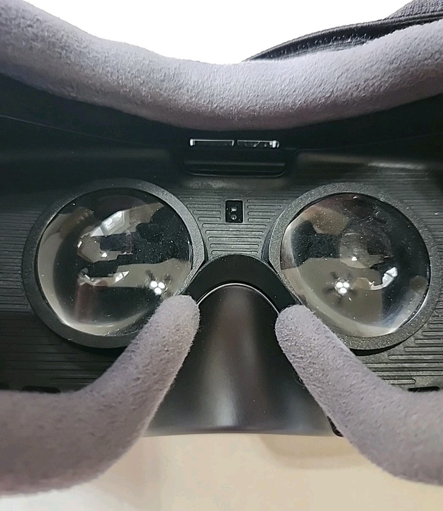 Samsung Gear VR Powered by Oculus Virtual Reality Headset