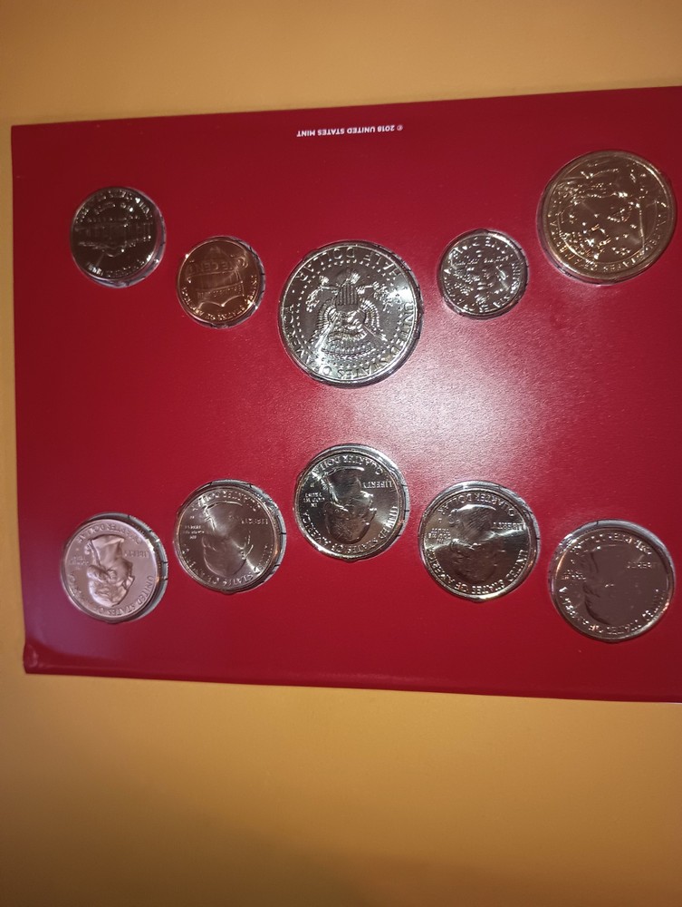 2019 US MINT SET P / D NICE LOOK !