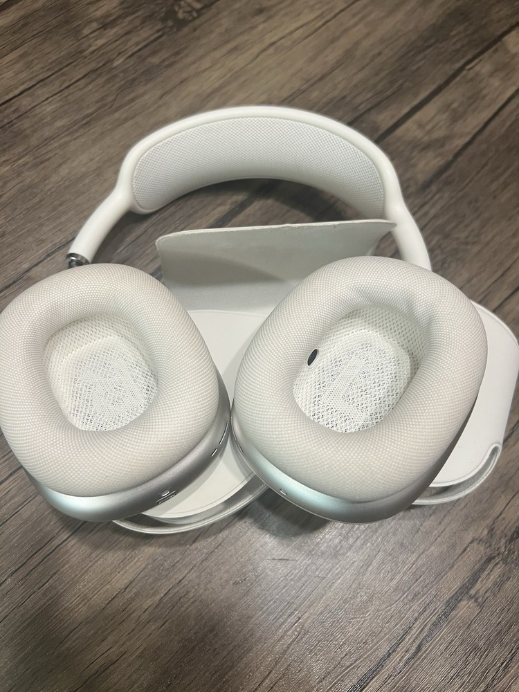 Apple AirPods Max A3184 USB-C Silver w/ Case & Cable