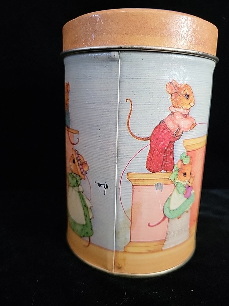 Adorable Tin container w/Sewing Mouse Theme 5" Tall