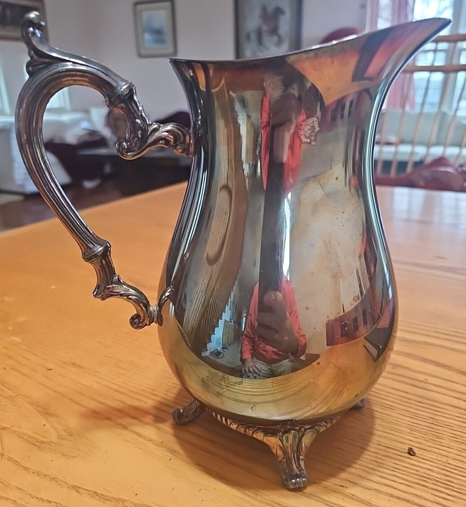 WM Rogers 817 Vintage Silverplate Water Pitcher