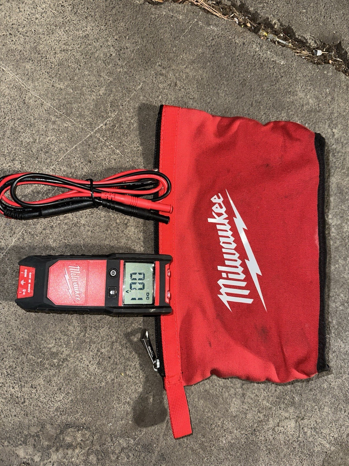 Milwaukee 2212-20 600V Auto Function Voltage/Continuity Digital Meter