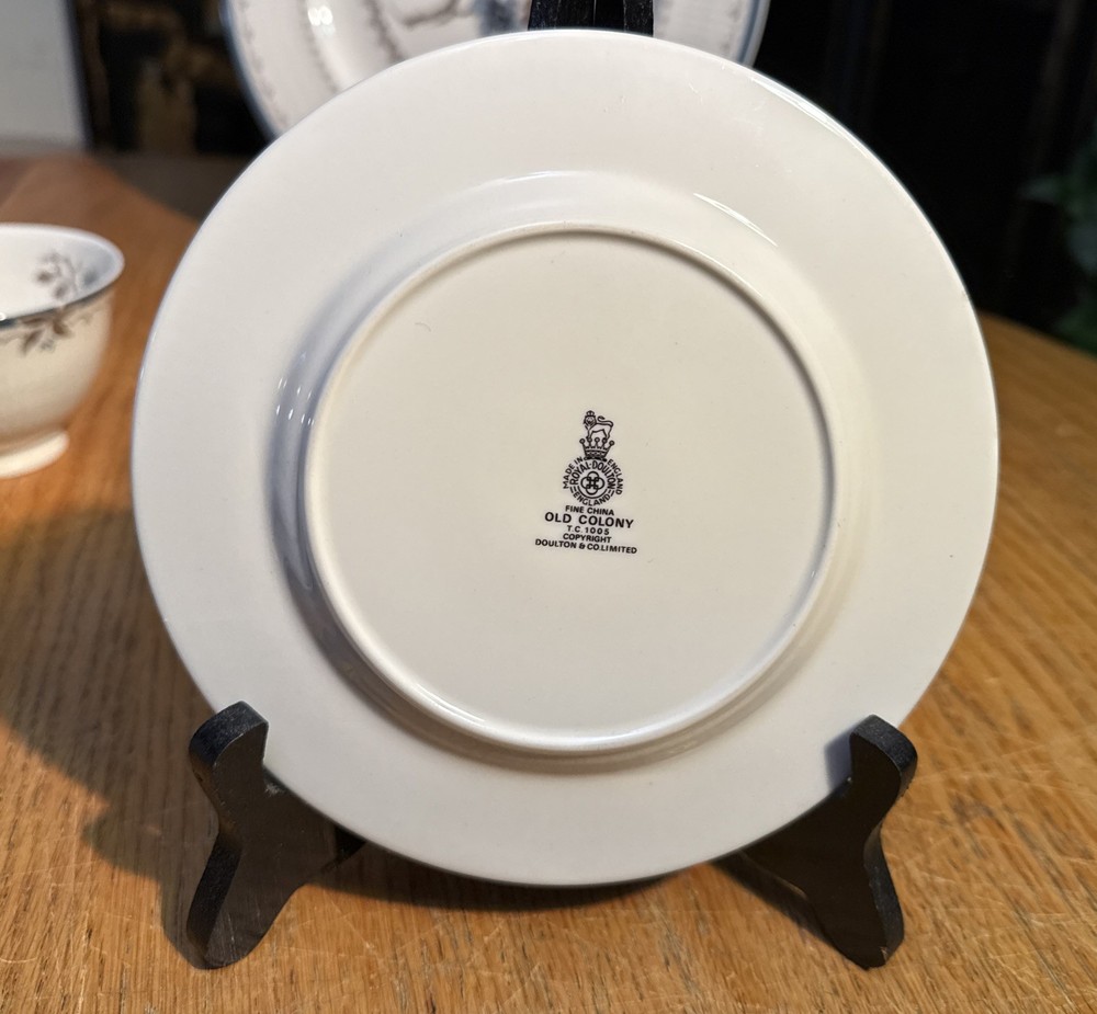Royal Doulton Old Colony Six Piece Place Setting 2 Available EUC