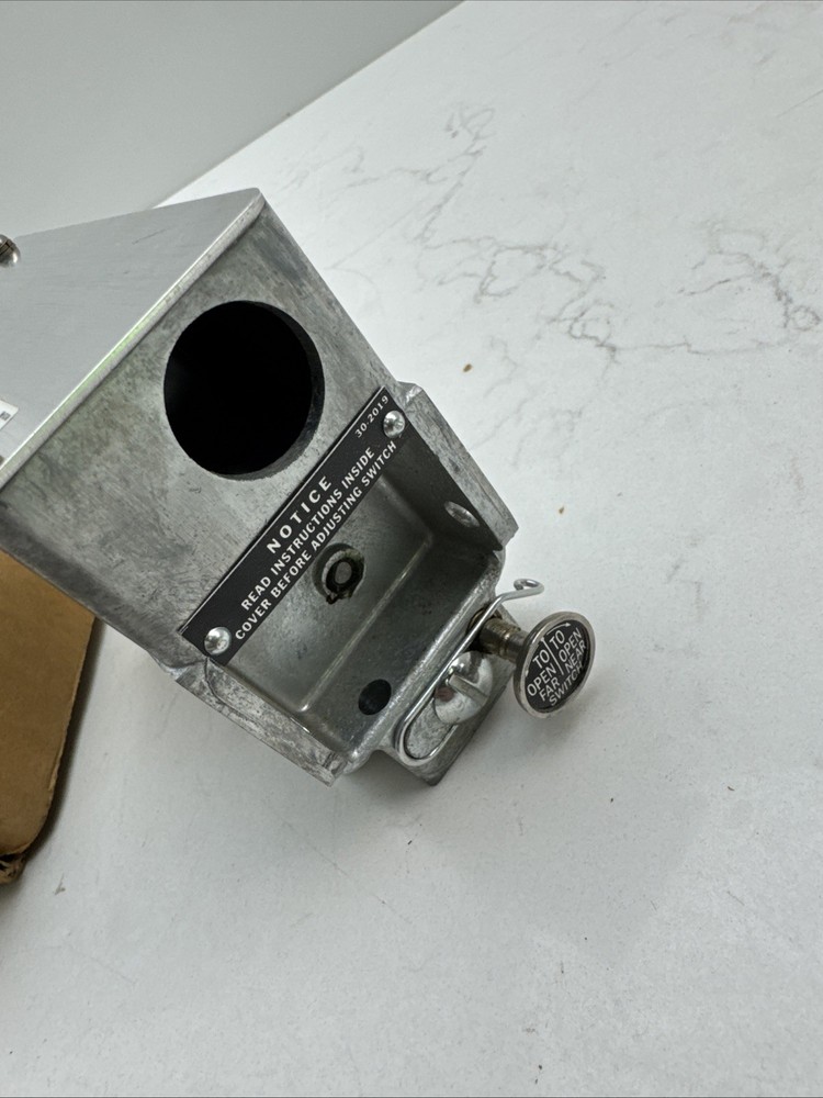 Eaton New In Box Limit Switch 10316H50