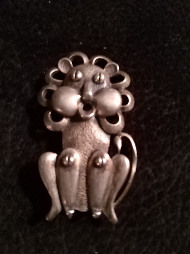 Cheeky Lion Silver Pewter Brooch Pin