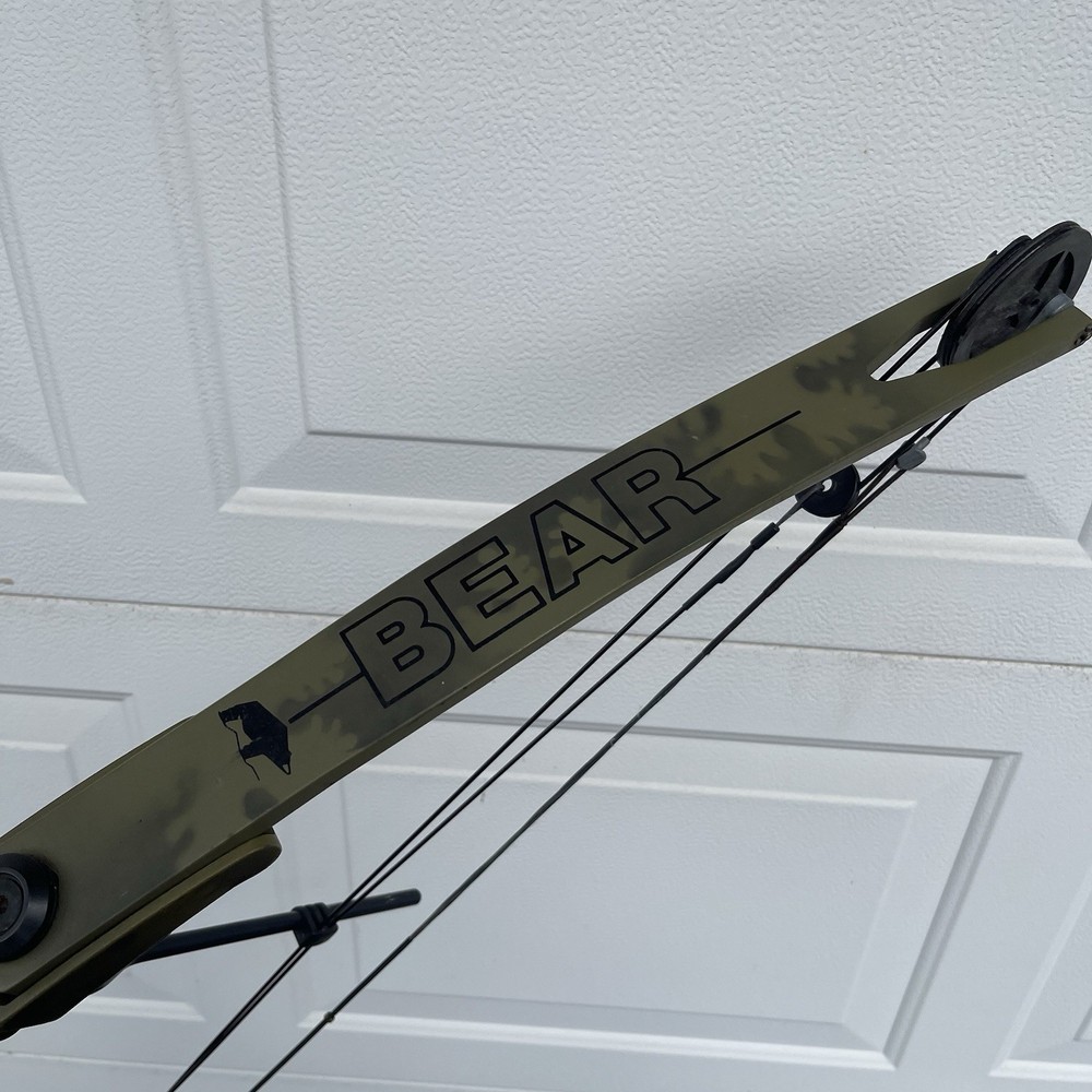 Vintage Bear archery whitetail II compound bow 39" string length