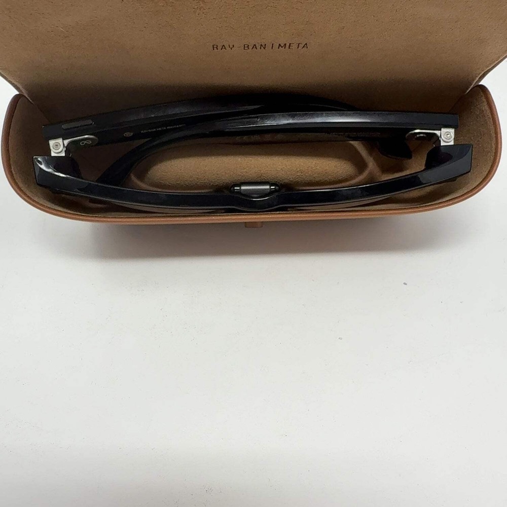 RayBan Meta Wayfair Glasses w/Case