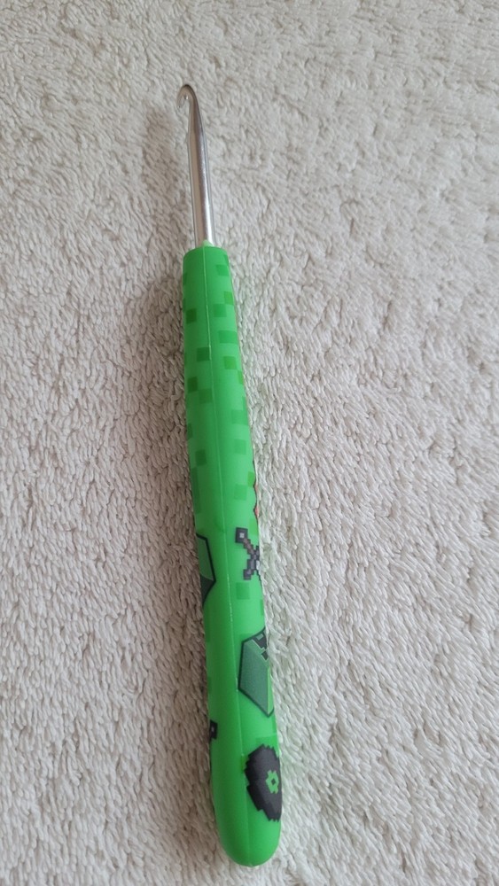 Preowned Minecraft Creeper Wooble Ergonomic Crochet Hook
