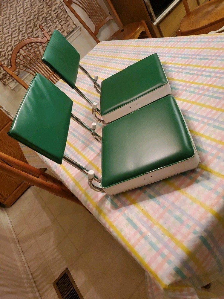 Vintage Foldable Padded Bleacher/ Stadium Seat w/Bench Hook Green & White EUC