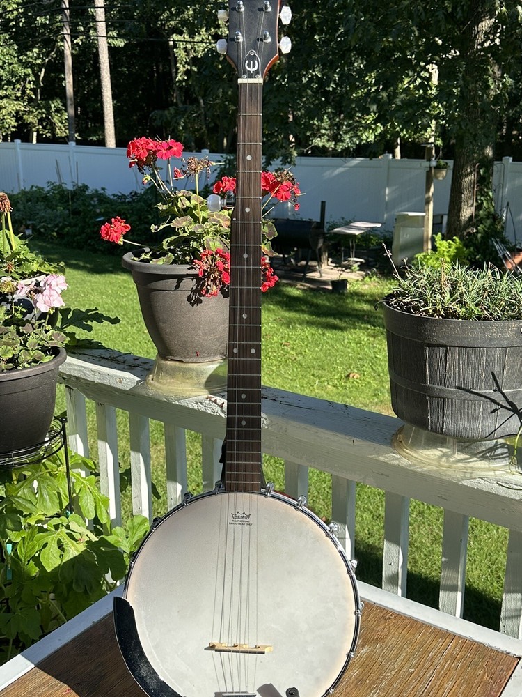 Epiphone 5 Strings Banjo  - Serial # 1305133149 w/Soft Shell Case