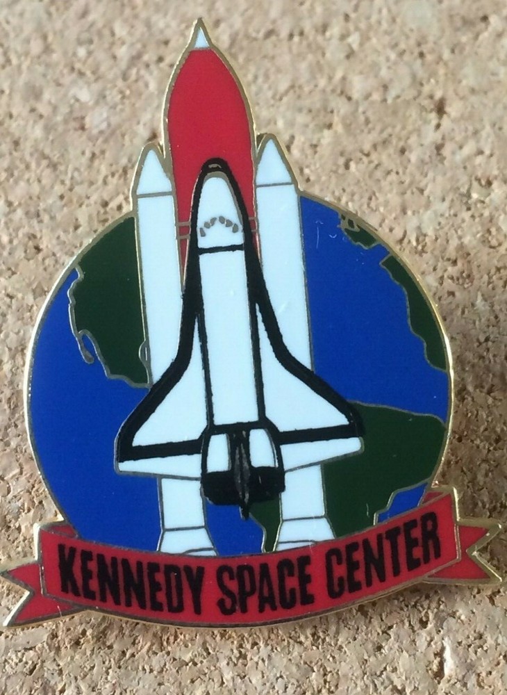 Kennedy space centre.  Space shuttle.  Pin badge   2005