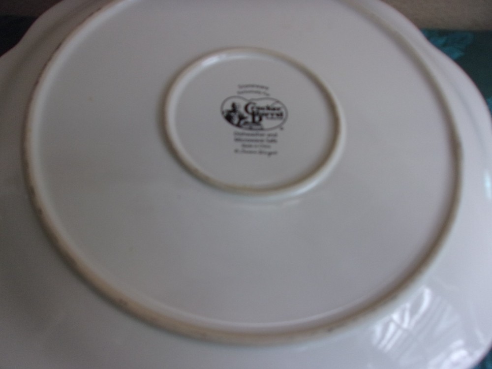 Cracker Barrel Susan Winget - Set of 3 Scalloped Shell Dinner Plates - MINT!