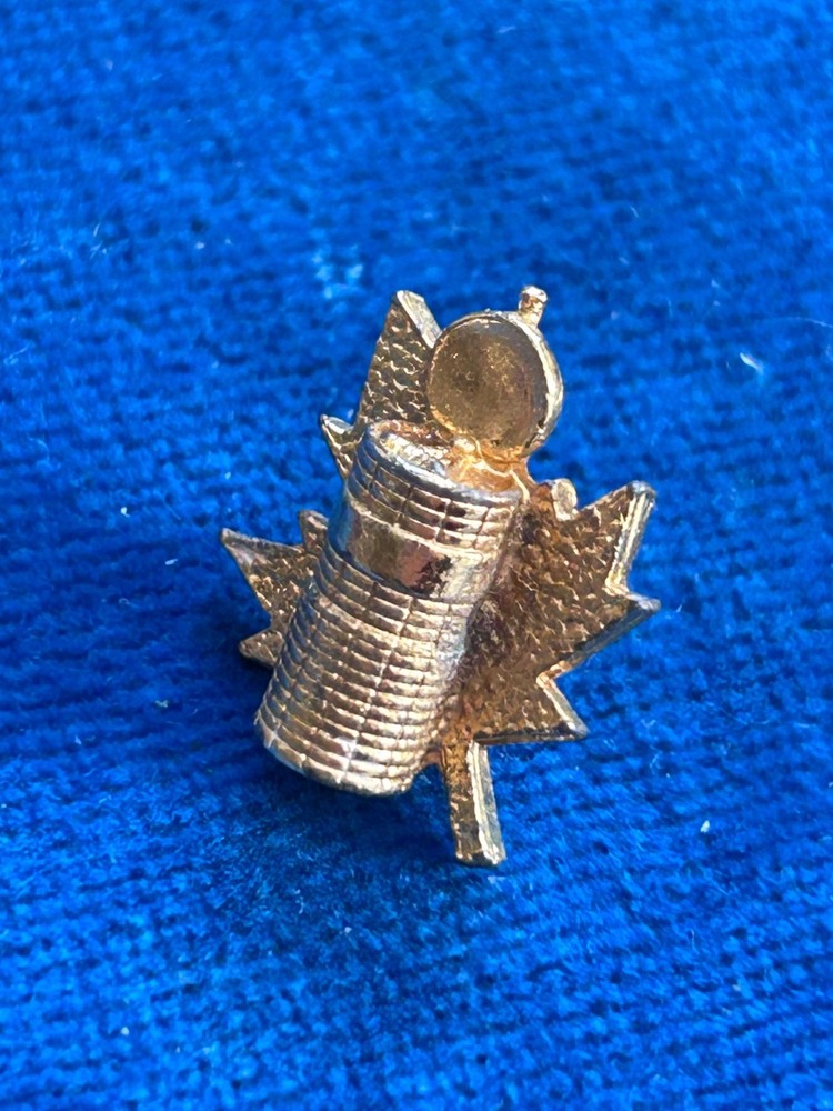 Space Launch Satellite Maple Leaf 3D Canada gold tone Lapel Pin
