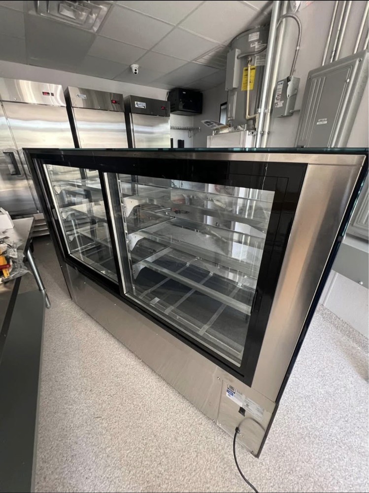 Avantco Dry Display Case