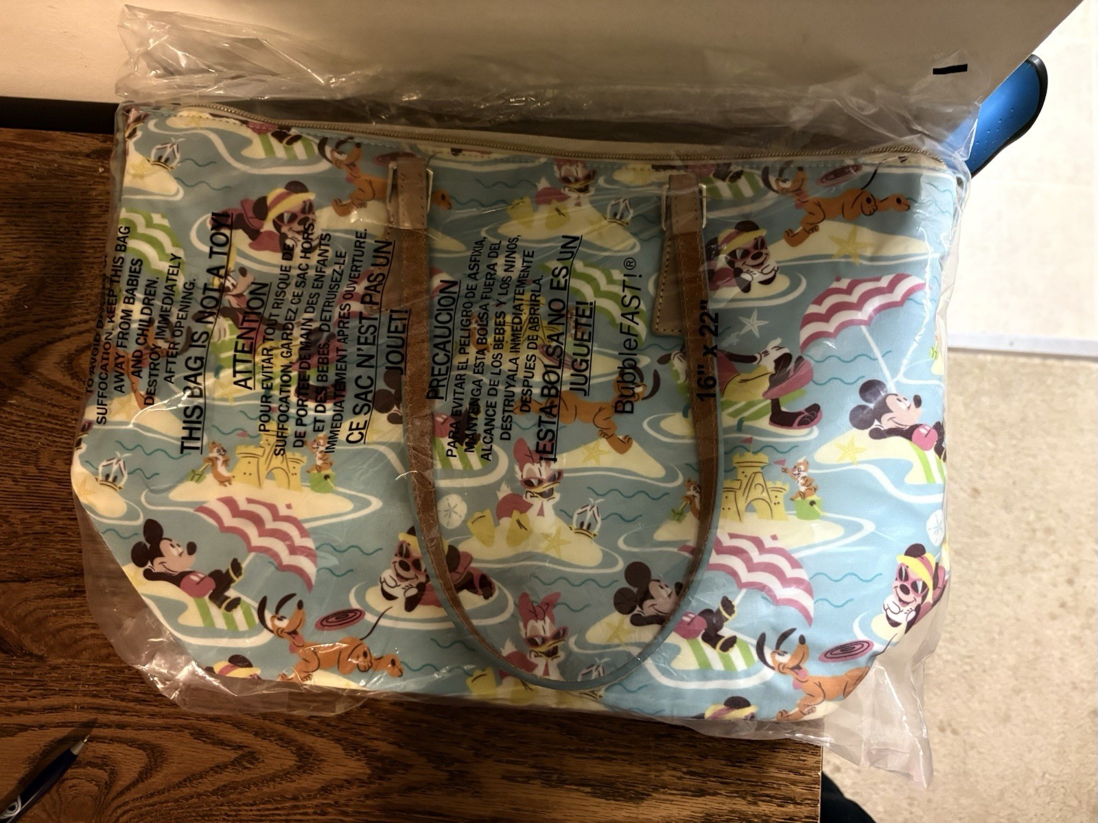 NWT DISNEY PARKS AT THE BEACH DOONEY & BOURKE TOTE BAG
