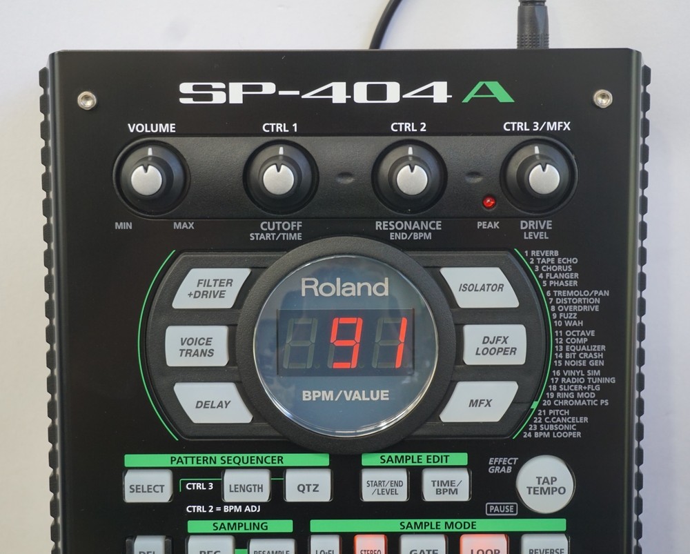 Roland SP-404A Linear Wave Sampler Black Production Sampler / Drum Machine