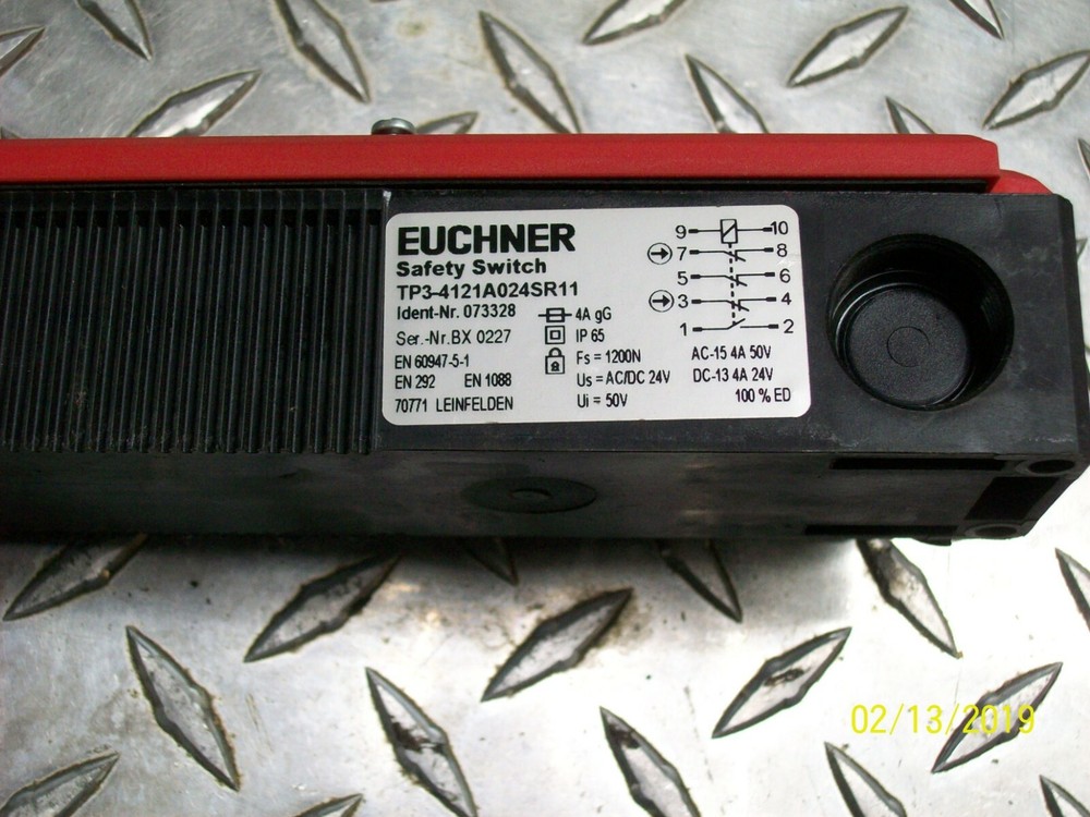 EUCHNER TP3-4121A024SR11 SAFETY SWITCH no key