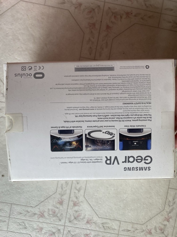 Samsung Gear VR Powered by Oculus SM- Virtual Reality Headset.