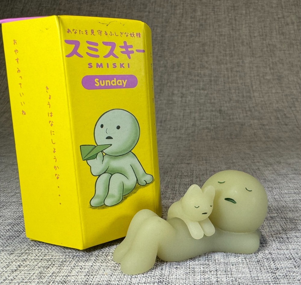 Authentic Smiski Sunday Series Smiski Sunbathing Figure