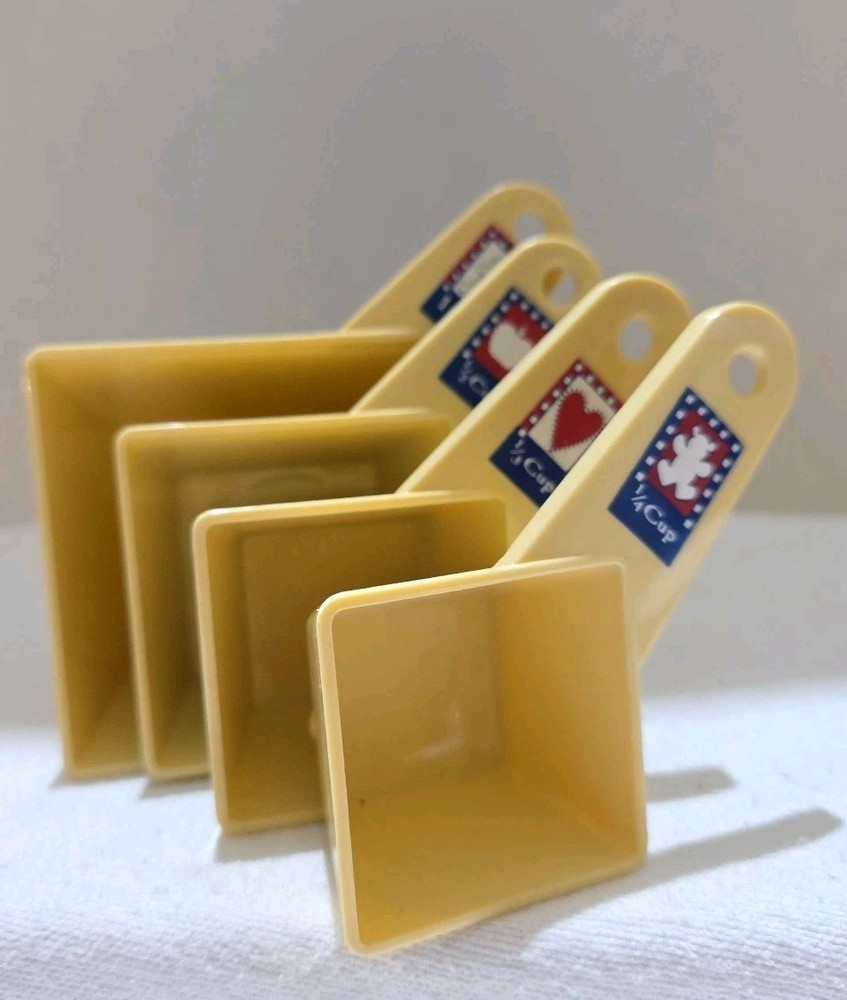 VTG 4 Square Measuring Cups With Built In Cookie Cutters On Back Giftco