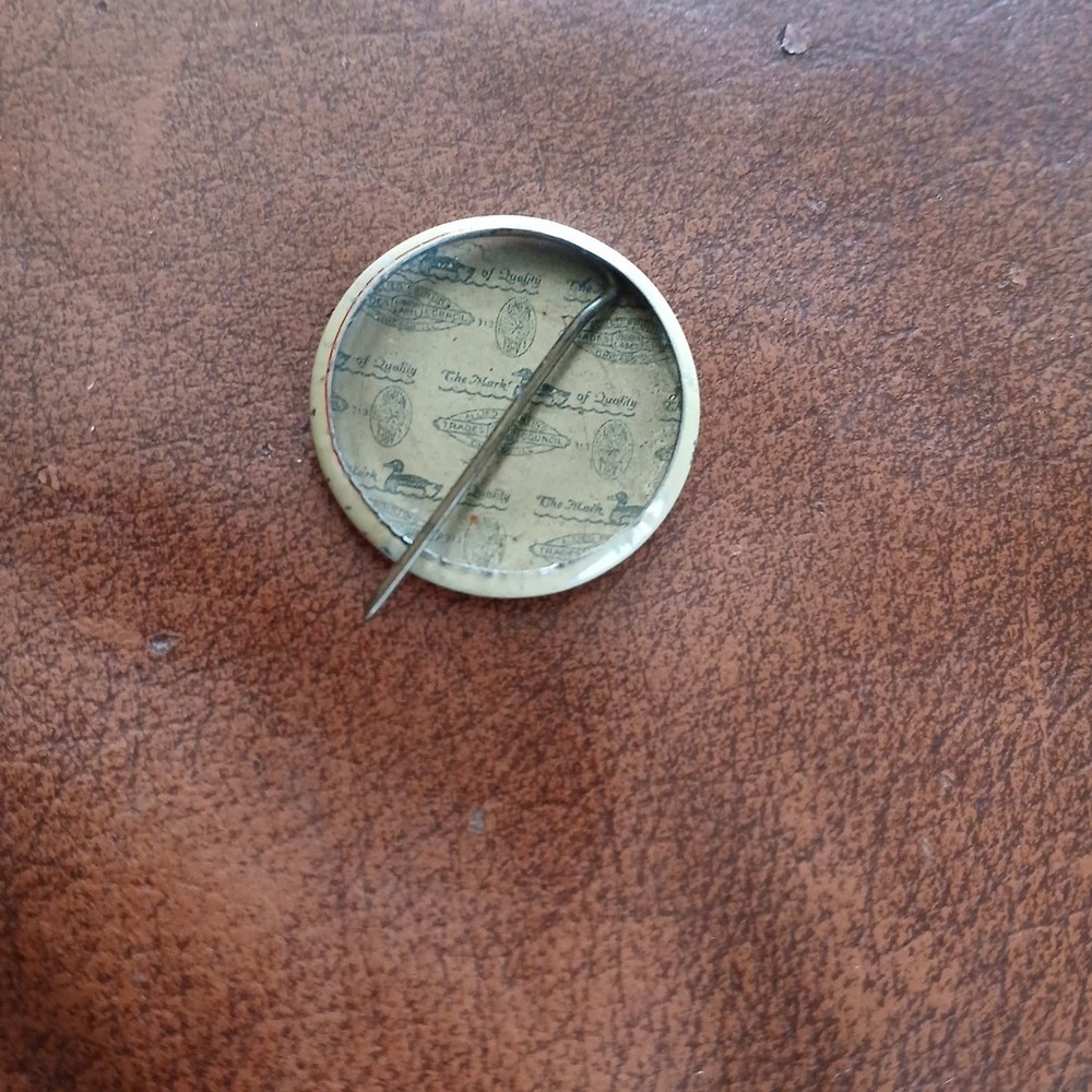 1940's General MacArthur Win Or Die Pinback